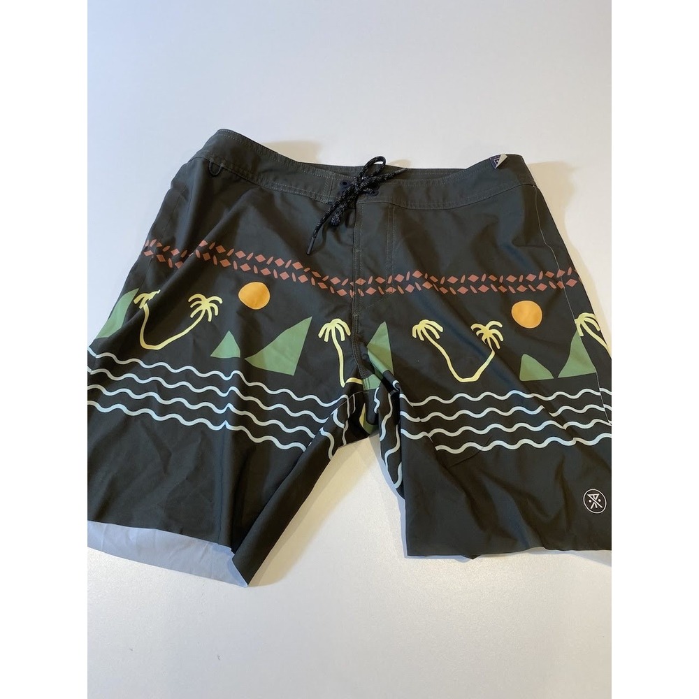 Roark Passage Boardshorts Shorts Mens 33 Graphic Swim Trunks 18" Outseam Surf